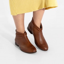 Bota Versatilíssima com Cano Curto em Couro Caramelo