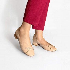 Scarpin em Couro com Salto Baixo Amêndoa